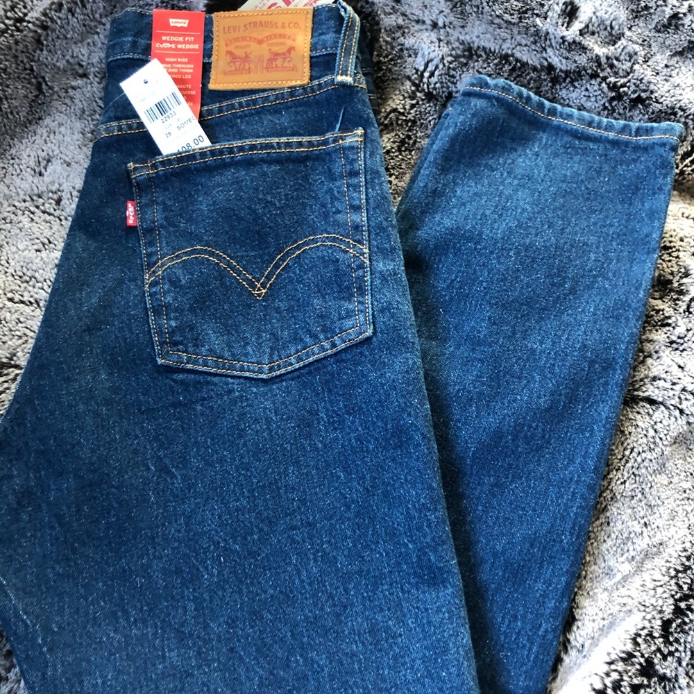 NWT Levis Wedgie- Dark Wash